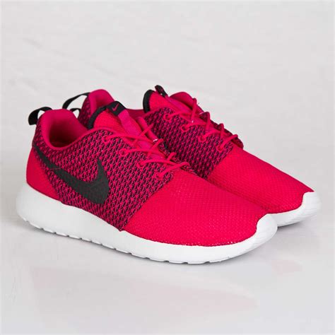 nike roshe running shoes.